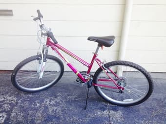 WOMAN MTN BIKE AND U-LOCK FOR 100$ 1