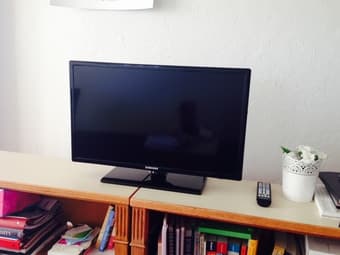 Samsung TV - flat screen 26 inch - $120 1