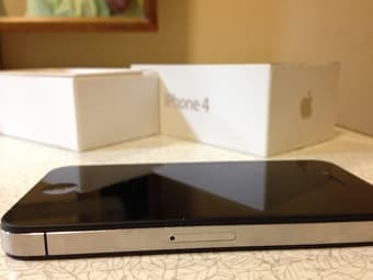 Unlocked iPhone 4, perfect condition 2