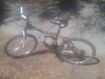 Selling 9 month old Avalon  26'' bike with U-lock $110 1