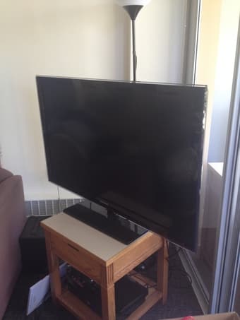46" Samsung TV (2012 model - LN46D630M3FXZA) 1
