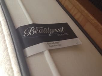 Like new queen-size mattress - Beautyrest Plush EuroTop 2
