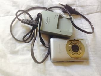 SELLING: Canon digital camera $30 OBO 1