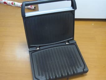IKEA coffee table $ 40 with an electric grilling machine for free 3