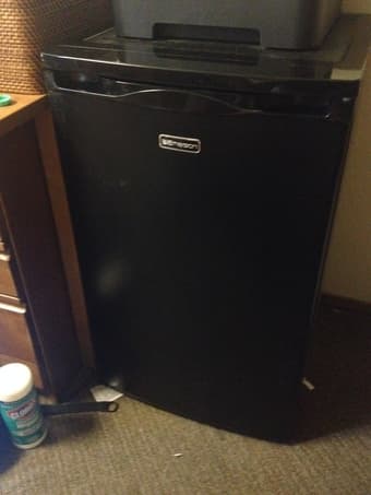 MINI FRIDGE, GREAT CONDITION $50 1