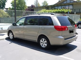 Toyota Sienna LE 2010, 99600miles, $12300 2