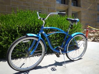 Schwinn Cruiser Bike w/ U-lock and rear light - 180 $ 1