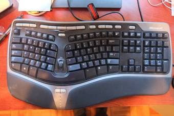 Microsoft Ergonomic Keyboard 4000 - $15 1