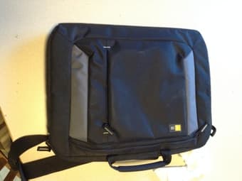 Carrying case for 17 inch laptop. $10 1