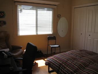 short term August-September: 1 bdrm in a share (Menlo Park/1200$) 1