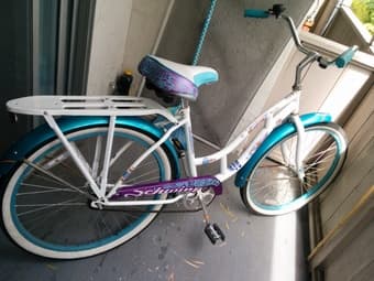 Women Schwinn Bike 1
