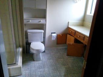 $4500 / 4br - 2 Story 4BR unit w/ front + back yard 3