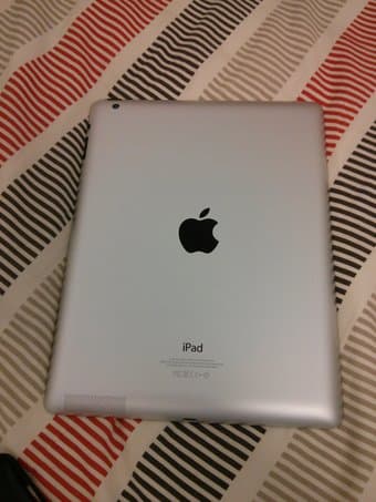 iPad 4 64gb WiFi Mint Condition + extra accessories 2
