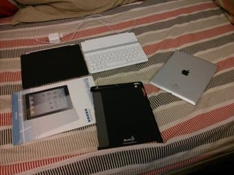 iPad 4 64gb WiFi Mint Condition + extra accessories 3