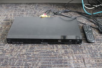 Pioneer region-free DVD player with remote $10 1