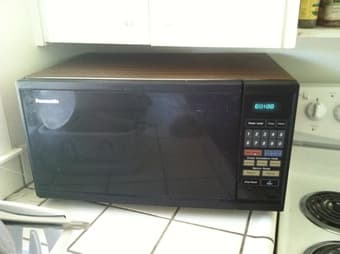 Panasonic microwave in excellent condition ($25) 1