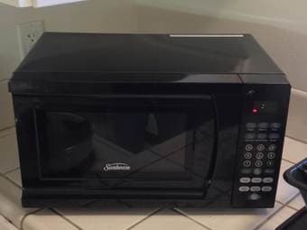 90% new microwave oven + 3 kitchen accessories = 40 USD 2
