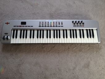 Oxygen 61 M-Audio Keyboard/MIDI controller 1