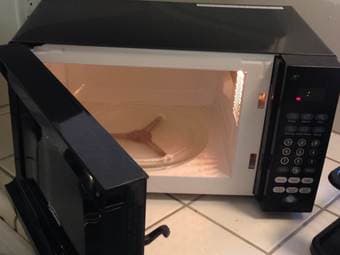 microwave oven + kitchen pad and knife=$35 2