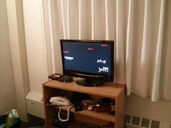 AOC FLAT SCREE TV 22inch 1