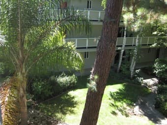 Beautiful furnished apartment for rent in Stanford Gate avail. Sept 1