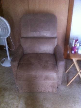 Relax the back - Lift Chair - Excellent Condition - $150 2
