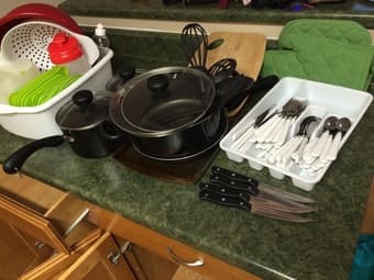 Kitchen Set (tupperware,silverware, pots, etc.) + Nice steak knife set 1
