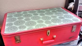 Vintage trunk, could be used as storage/table/bench -- $10 2