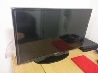 ($300)Samsung 32inch FullHD Smart TV 1