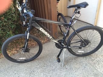 Giant Mountain Bike for Sale $300 (Large Frame) 1