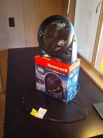 move out sale: lamps, fan, laundry rack, jacket stand 2