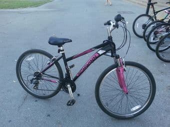Schwinn women bike for sale. 80$(with lock/night lights) 2