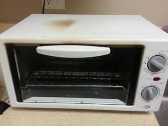 Mini oven, water kettle, desk lamp 1