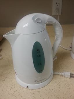 Mini oven, water kettle, desk lamp 2
