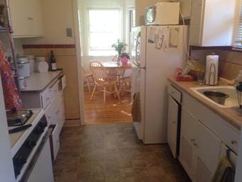 Seeking female roommate to share room in house on Stanford Ave. 3