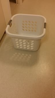 laundry basket $6 1