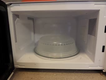 Microwave in GREAT condition- $25 2