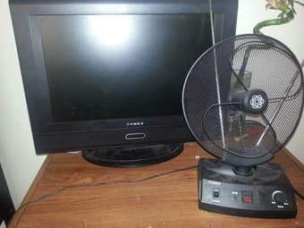 DYNEX TV with antenna 1