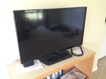 TV LG 32" $150 1