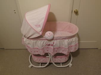 Summer Infant Soothe & Sleep Bassinet ($35) 1