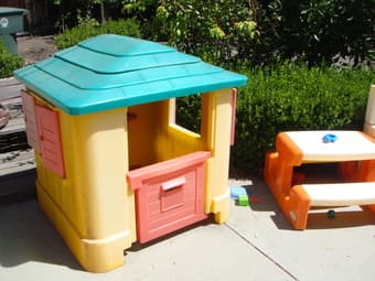 Baby stroller and Playhouse in excellent condition 2