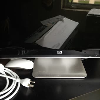 HP monitor 21"w/ dock for laptop, wireless keyboard and mouse 55$ OBO 2