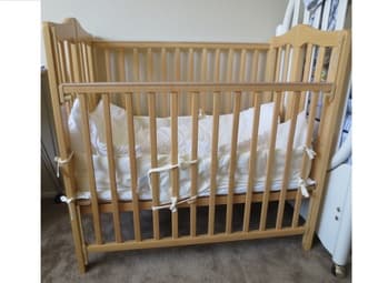 Delta Portable Folding Crib with mattress pad and duvet cover, $25 1