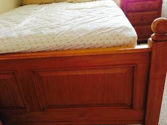 Wood queen Bed w/ mattress+box spring 2
