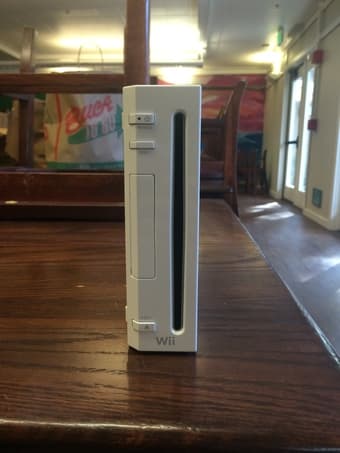 Wii with 2 controllers - 30$ 1