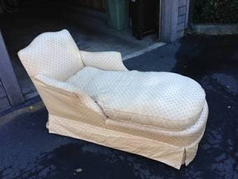 CHAISE CHAIR/ COUCH. DOWN FILLING. ANTIQUE. GREAT CONDITION! 1