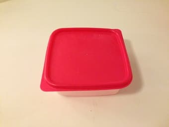 Assorted tupperware with lids 1