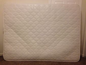 [SALE] Comfy Queen Mattress 1