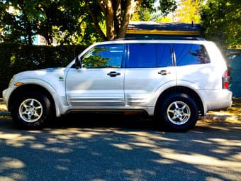 SUV Mitsubishi Montero 2001 - $4900 OBO 1
