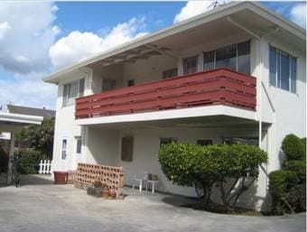 Sublet 1 BR in a College Terrace Apt from 12/20-12/31 ($65/night) 1